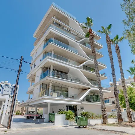 Oniro Makenzy Larnaca