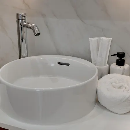 Oniro Makenzy * Larnaca