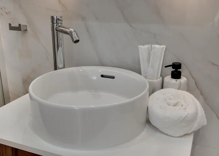 Oniro Makenzy * Larnaca